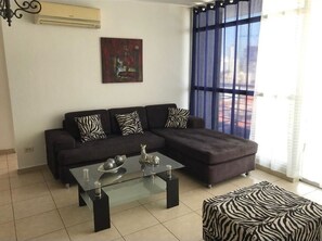 Apartment, 2 Schlafzimmer, eigener Pool, Stadtblick | Innenbereich