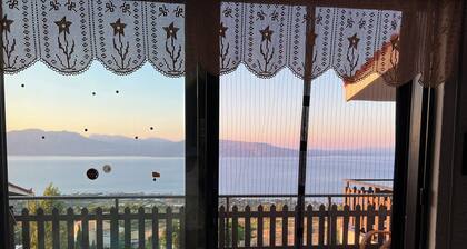 Holiday Home With Unique Views And Private Garden