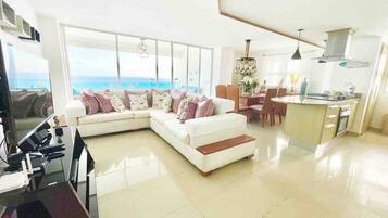 Apartment, 3 Bedrooms, Accessible, Smoking | Living area