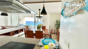 Apartment, 3 Bedrooms, Accessible, Smoking | Dining