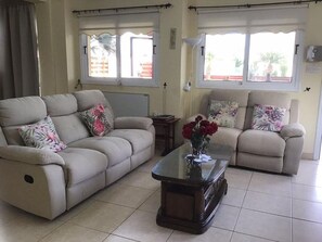 Villa, 3 chambres, fumeurs, piscine privée | Coin séjour