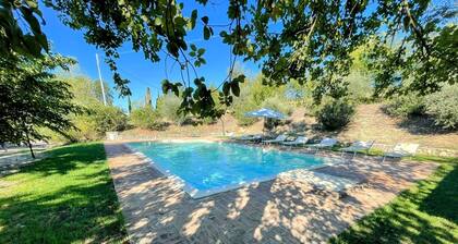 Detached Villa - Sleeps 10 - Pool - Pergola - Playground for Children - Wifi