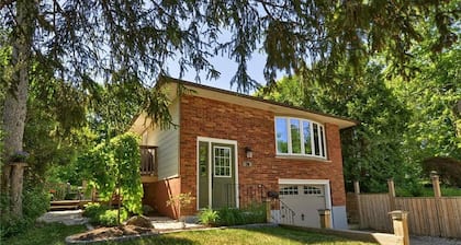 Adorable 1 Bedroom Suite With Kitchen &