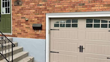 Room, 1 Bedroom | Property entrance