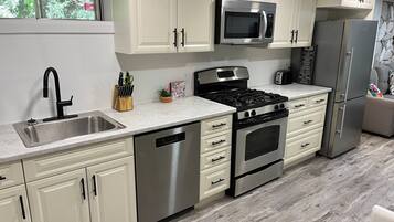 Room, 1 Bedroom | Interior