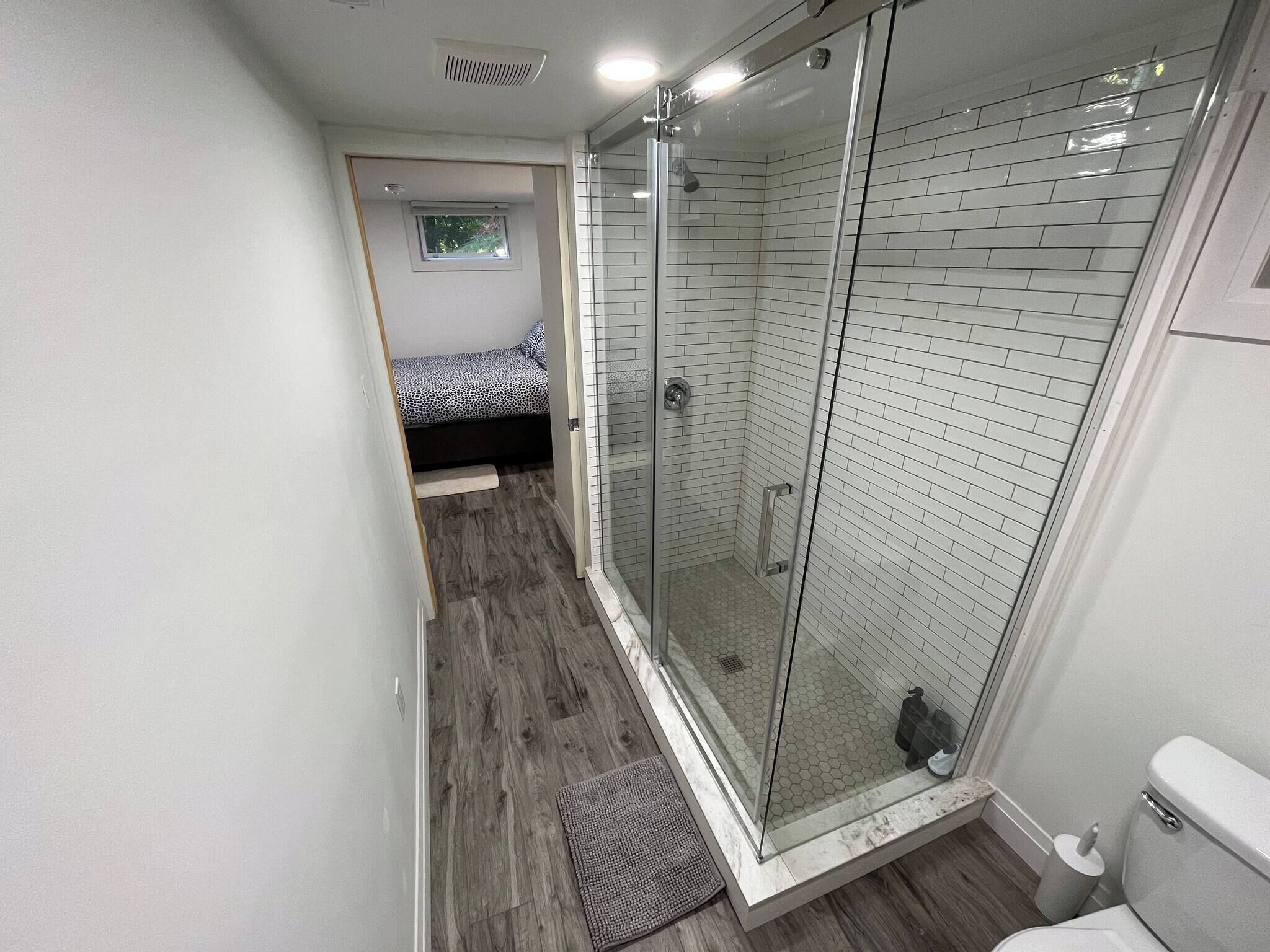 Room, 1 Bedroom | Bathroom