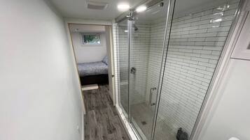 Room, 1 Bedroom | Bathroom