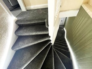 Apartment, 3 Bedrooms, Fireplace, City View | Hallway - Luxury 3 Bedrooms Entire Flat - Self Check in & Check out (Cowdenbeath)