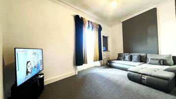 Căn hộ, 3 phòng ngủ, lò sưởi, quang cảnh thành phố | Phòng khách | Sách