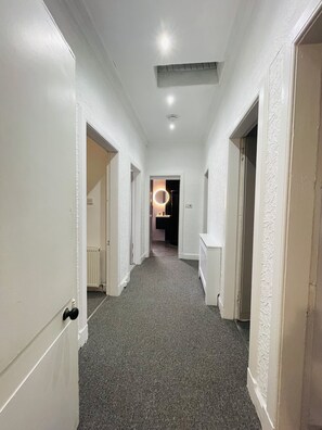 Apartment, 3 Bedrooms, Fireplace, City View | Hallway - Luxury 3 Bedrooms Entire Flat - Self Check in & Check out (Cowdenbeath)