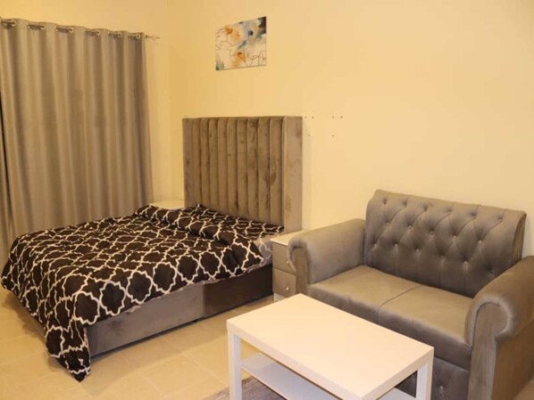 1 bedroom - Lovely Studio With Balcony And Free Parking (Dubai)