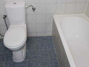 Bathroom - Lovely Studio With Balcony And Free Parking (Dubai)