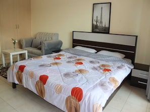Room - Stunning Studio - With Balcony (Dubai)