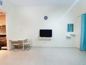 Apartment, 1 Bedroom, Accessible, Balcony | Living area