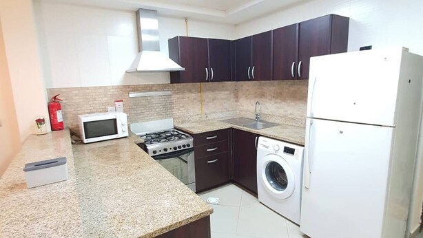 Private kitchen - Lovely Furnished Studio With Pool (Dubai)