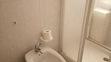Apartemen, 2 kamar tidur, Boleh Merokok, balkon | Kamar mandi