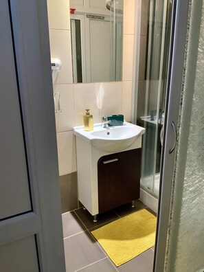 Apartment, 1 Bedroom | Bathroom
