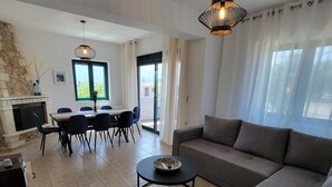 Villa - 4 soveværelser - ryger - balkon | Opholdsområde