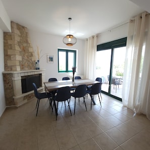 Villa, 4 chambres, fumeur, balcon | Intérieur