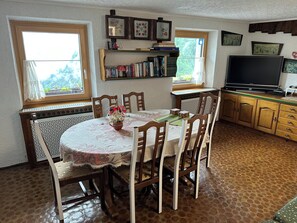 Apartment, 2 Bedrooms, Mountain View | Dining