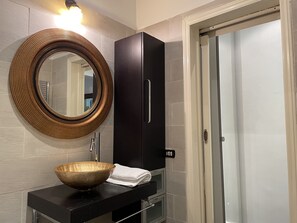 Apartment | Bathroom amenities - Elegant Apt-typical Roman Palazzina Pz Alessandria (Rome)