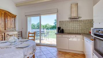 Réfrigérateur, micro-ondes, four, lave-vaisselle