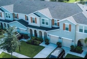 Exterior - 5 miles from Disney! - Family Friendly Florida Townhome w/ 2 pools (Kissimmee)