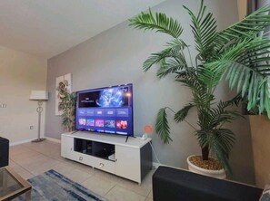 Interior - 5 miles from Disney! - Family Friendly Florida Townhome w/ 2 pools (Kissimmee)