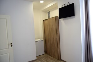 Habitación clásica | Ropa de cama de alta calidad, edredón, cortinas blackout y wifi gratis