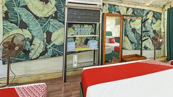 Family Room | Meja, kalis bunyi, Wi-fi percuma, cadar katil