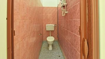 Douche, articles de toilette gratuits, serviettes fournies