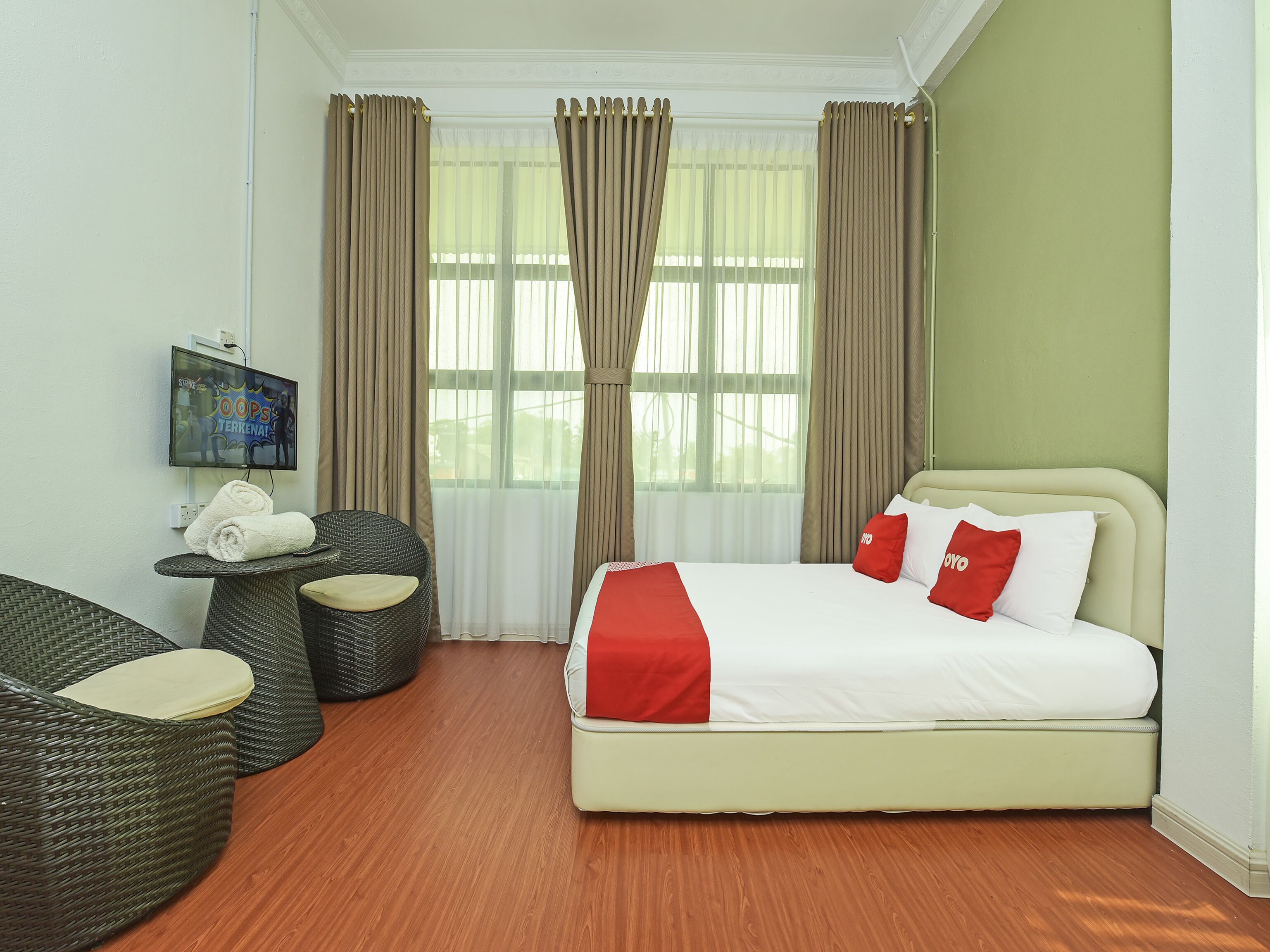 华丽双人房, 1 张大床 | 办公桌、隔音、免费 WiFi、床单