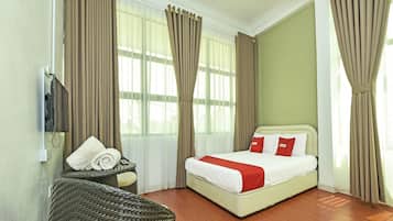 Deluxe Double Room, 1 Queen Bed | 1 bedroom, desk, soundproofing, free WiFi