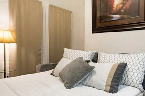 1 chambre, fer et planche Ă repasser, Wi-Fi gratuit, draps fournis
