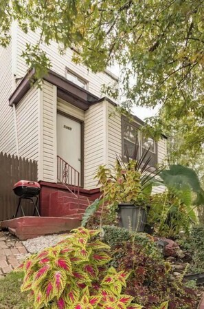 Exterior - Great apartment minutes from downtown Pittsburgh (Pittsburgh)