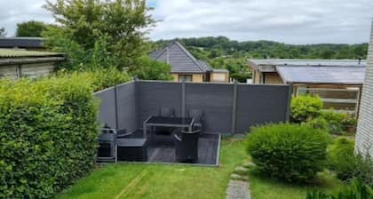 Schöne Ruhige Ferienwohnung mit Terrasse