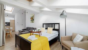 Iron/ironing board, WiFi, bed sheets