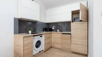 Kühlschrank, Herdplatte, Geschirrspüler