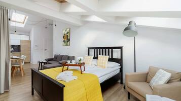 Een strijkplank/strijkijzer, wifi, beddengoed