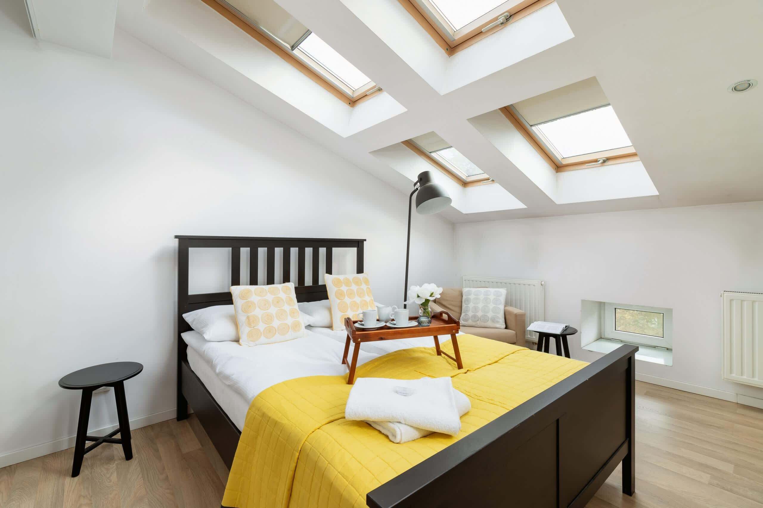 Silitysrauta/-lauta, Wi-Fi, vuodevaatteet