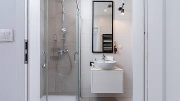 Shower, hair dryer, towels, shampoo