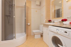 Douche, articles de toilette gratuits