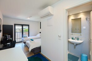 Minibar, desk, laptop workspace, soundproofing - DOMINIUM CITY SUITES (Dubrovnik)