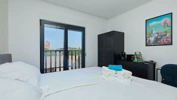 Standard Double or Twin Room (6) | Minibar, desk, laptop workspace, soundproofing