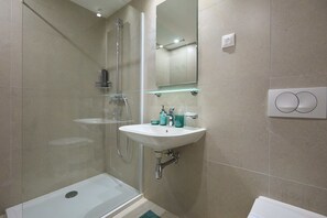 Shower, free toiletries, hair dryer, heated floors