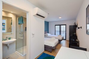 Minibar, desk, laptop workspace, soundproofing - DOMINIUM CITY SUITES (Dubrovnik)