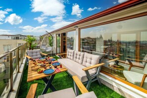 Apartamento Deluxe, varias camas, balcón, vistas al mar | Vistas desde la habitación