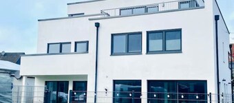 Neue Doppelhaushälfte mit Terrasse, Balkon +garten