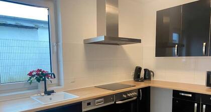 Neue Doppelhaushälfte mit Terrasse, Balkon +garten