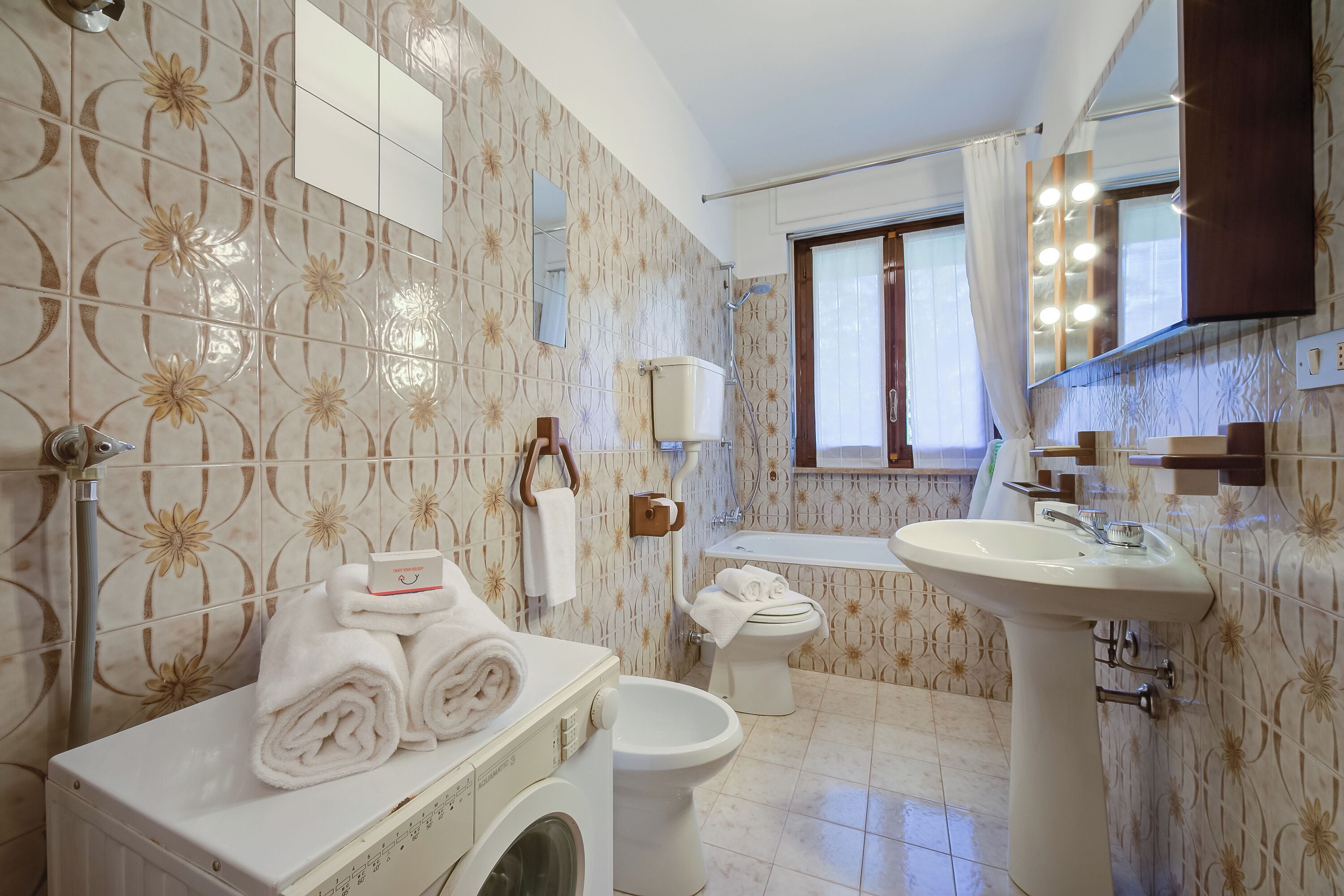 Monolocale Standard, vista montagna (Il Nido di Elda (few steps from) | Bagno | Combinazione doccia/vasca, asciugacapelli, bidet, asciugamani